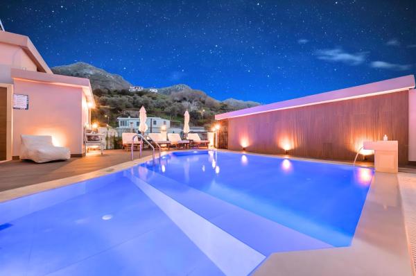 Petroktisto Luxury Villa Pool & Heated Jaccuzzi, Rezerwuj  Hotele w Kreta z Basenem, Basen