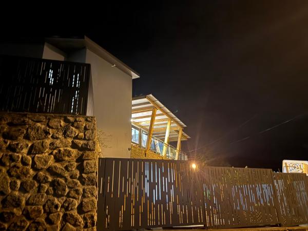 Villa DELTA, Rezerwuj  Hotele w Saint-Denis z Basenem, Basen