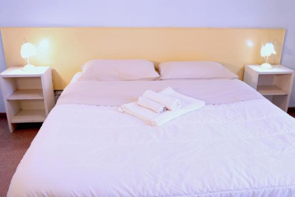 Evelyn guest house, Rezerwuj  Hotele w Sycylia z parkingiem, Parking