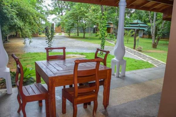 Kirindioya Village Safari Lodge, Rezerwuj  Tanamalwila Monaragala District