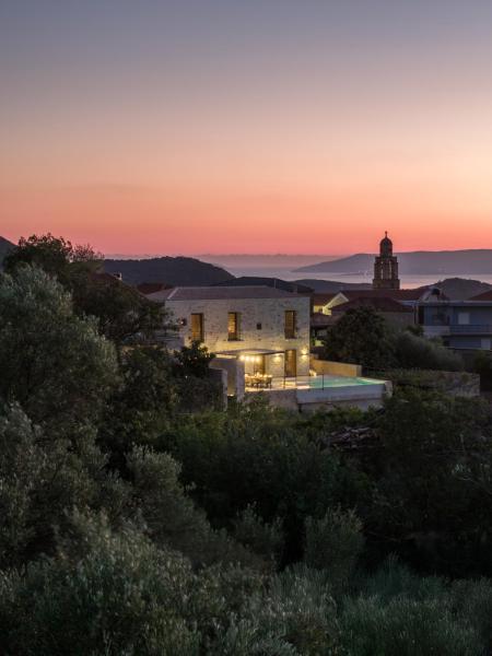 Terra Maina Villa, Rezerwuj  Avía 