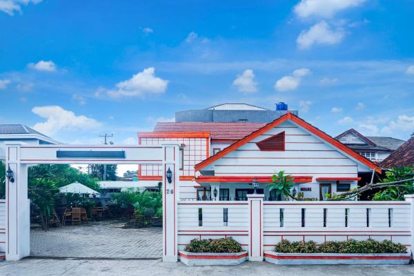 Dancenter Guest House Omah Anakku, Rezerwuj  Hotele w Sumatra z Parkingiem, Parking