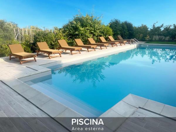 Villa Gelsi a Pesaro, Rezerwuj  Hotele w Romagna z Basenem, Basen