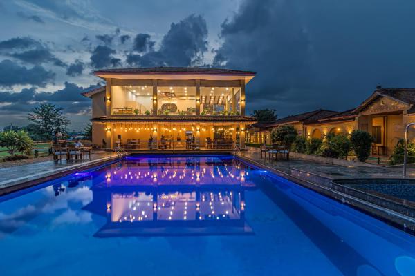 Munal and Mayur Resort - Wellness Retreat Pvt Ltd, Rezerwuj  Hotele w Chitwan National Park z Basenem, Basen