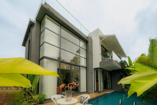 ELIVAAS PUro Sol 3-BHK Villa In a Gated Complex With Private Pool & Bathtub Near Popular Beaches, Rezerwuj  Anjuna 