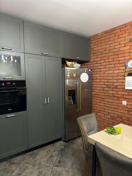 Charming Private House Pekini av, Rezerwuj  Hotele w Region Tbilisi z Parkingiem, Parking