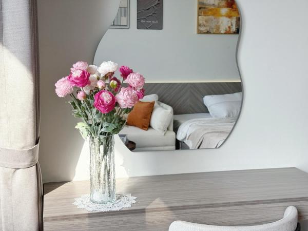1BR Lake View Studio - Homestay Onsen Ecopark, Rezerwuj  Hotele SPA w Hung Yen, SPA