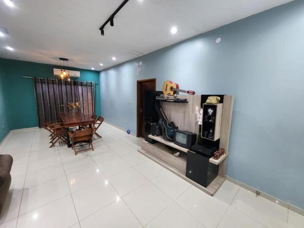Casa con patio y quincho en Cambyreta Itapua, Rezerwuj  Hotele w Itapua z Basenem, Basen