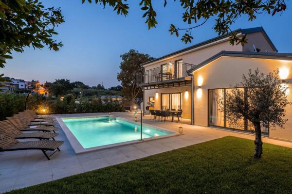 Villa Zara, Rezerwuj  Hotele w Poreč Riviera z basenem, Basen