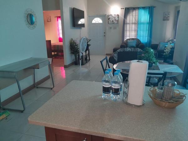 Dream stay at Premiers in Montego West Village, Rezerwuj  Hotele w Montego Bay Coast z parkingiem, Parking