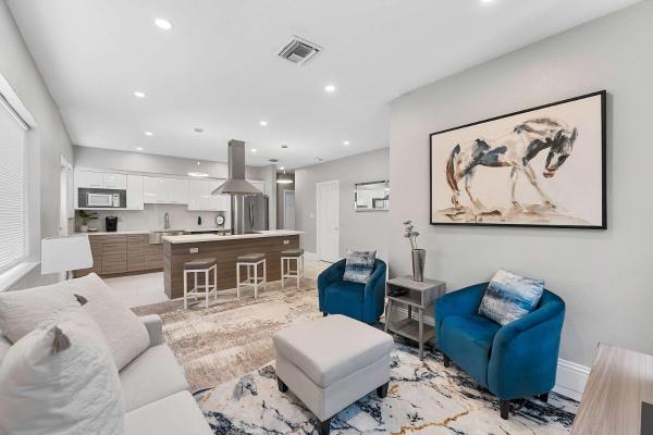 Modern 3 BR Villa Near Beach & FLL, Rezerwuj  Hollywood Panhandle Florida