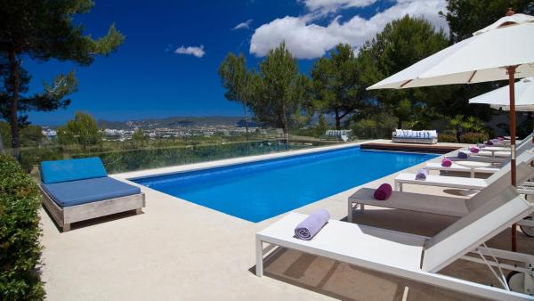 Spectacular 6 Bedroom Villa in San Jose 1062, Rezerwuj  Hotele w Ibiza z basenem, Basen