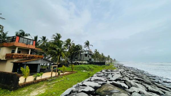 Beach at Deltin, Rezerwuj  Udupi Bangalore