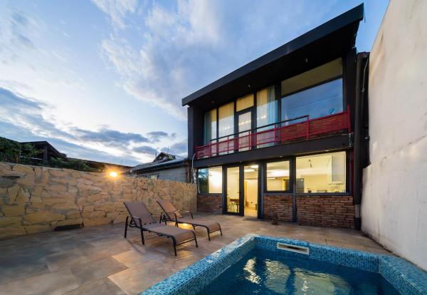 Niabi Villa with pool, Rezerwuj  Hotele w Region Tbilisi z Basenem, Basen