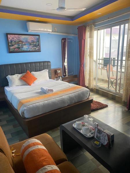 Hotel Holiday Home, Rezerwuj  Bākhri Kharka 