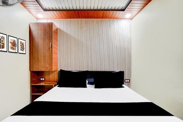 SPOT ON Hotel Doon Lotus | Iconic Rooftop Cafe | Party Hall, Rezerwuj  Clement Town Uttarakhand