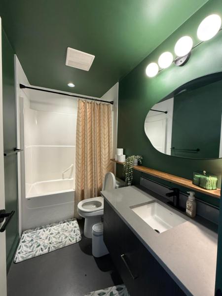 Stylish Condo, Riverview, Downtown East Village, Mins to Stampede, Saddledome, Rezerwuj  Calgary Calgary Region