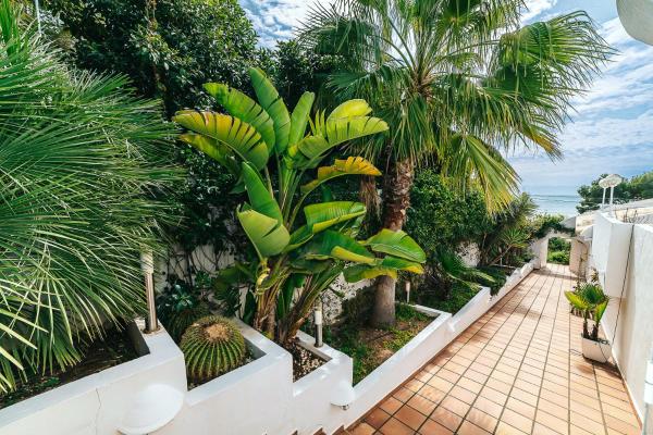 Beachfront Villa, Rezerwuj  Moraira Costa Blanca