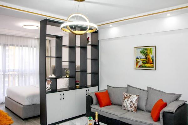 lovely fully furnished studio apartment in kilimani with unbeatable city views, Rezerwuj  Hotele w Nairobi z Parkingiem, Parking