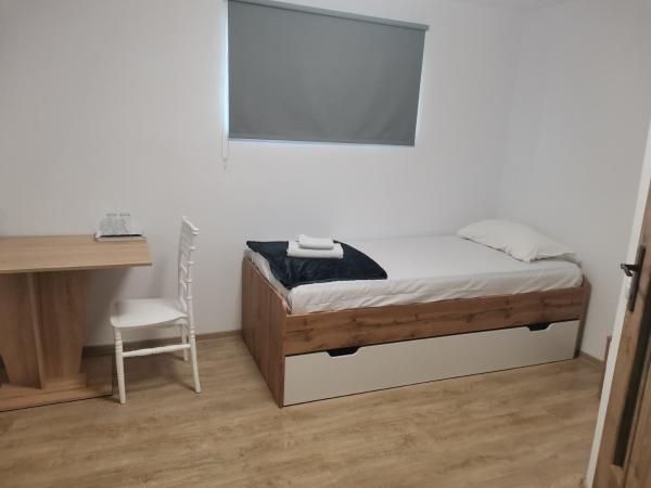 Guesthouse, Rezerwuj  Hotele w Transylvania z Parkingiem, Parking