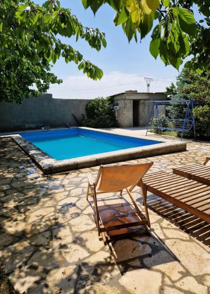Ptghni Villa, Rezerwuj  Hotele w Kotayk region z basenem, Basen