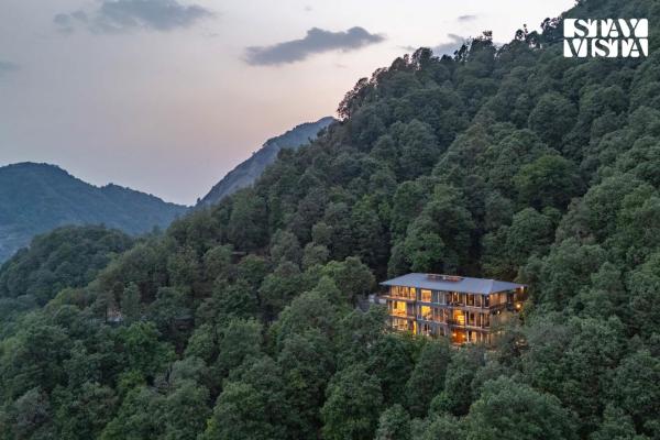 StayVista at Cliffbourne with Bonfire, BBQ, Rezerwuj  Mussoorie Uttarakhand