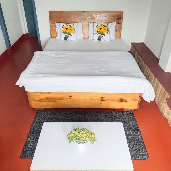 Shilong Guest house The Travellers Meghalaya Ponit with best View, Rezerwuj  Shillong Meghalaya