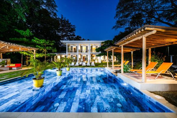 Villa Harmonia Pool and BBQ Steps to Beach, Rezerwuj  Hotele w Guanacaste z Basenem, Basen