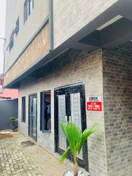 Cbox Lodge & Lounge, Rezerwuj  Mushin Lagos