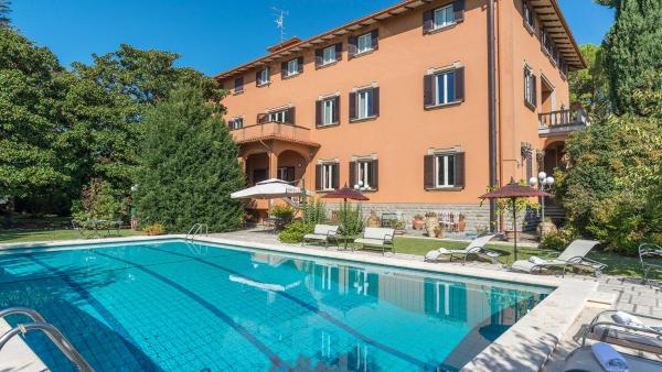 Villa Michelangelo 14, Rezerwuj  Hotele w Corciano z basenem, Basen