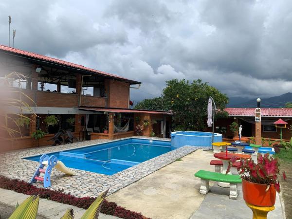 Villa Pospon, Rezerwuj  Hotele w Buga z basenem, Basen