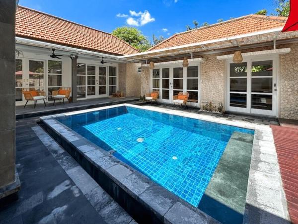 Hosih Terace in Sanur Villa - 3 BR Villa Beachside Sanur, Rezerwuj  Hotele w Bali z Parkingiem, Parking