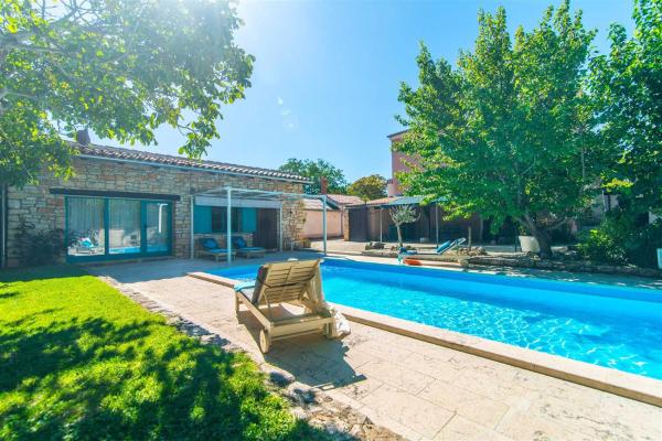 Casa Apricot by Kompas Villas, Rezerwuj  Hotele w Bokordići z basenem, Basen