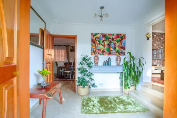 Tara Villa - Elegant 4-Bedroom Home in Buziga - Kampala, Rezerwuj  Kampala Hotele....