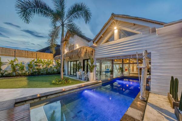 Serene 4BD Tropical Villa 5 Mins to Cemagi Beach, Rezerwuj  Cemagi Bali