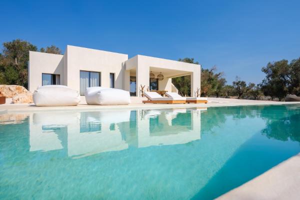 Casaluce, design Villa with Pool in Ostuni, Rezerwuj  Hotele w Valle d'Itria z parkingiem, Parking