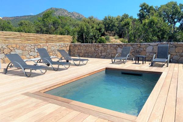 Villa Oliu Di Santa Lucia, Rezerwuj  Hotele w Korsyka z Basenem, Basen