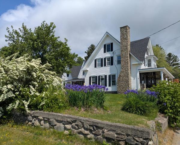 The Porch on Main, Rezerwuj  Colebrook 