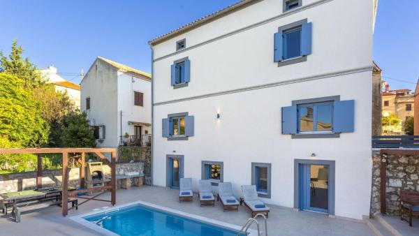 Villa Castel Muschio by Villas Guide, Rezerwuj  Hotele w Kvarner Islands z Basenem, Basen