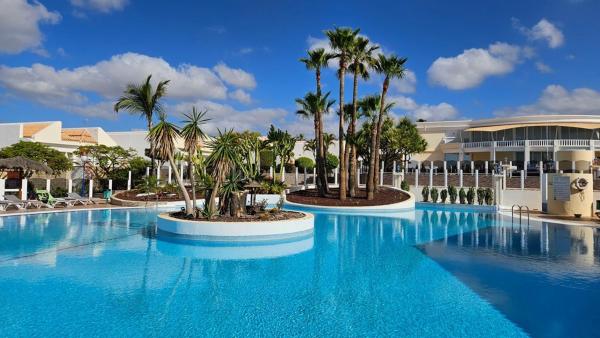 Atlantic Villa Erica - The Palms - 4 Pools & Garden - Golf del Sur, Rezerwuj  Hotele w Teneryfa z Parkingiem, Parking