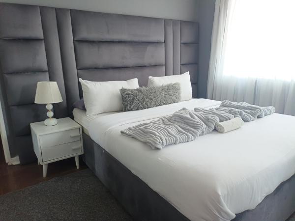 KHAHILIGI Guest House, Rezerwuj  Roodepoort Gauteng