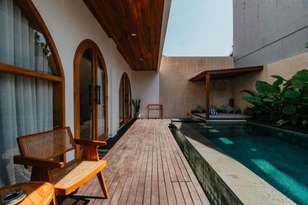 Villa Bens Luxury - 3BR Villa in Kerobokan, Rezerwuj  Hotele w Bali z Parkingiem, Parking