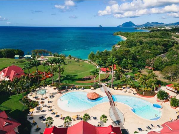 Suite Paradis Vue mer & piscine, Rezerwuj  Hotele w Fort-de-France z Basenem, Basen