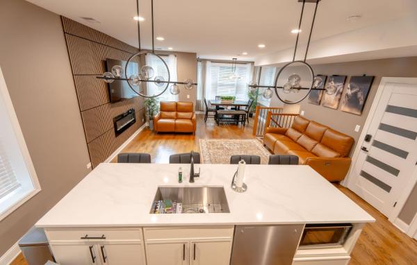 Luxury 9 BR, Villa Mins from Downtown and the Lake, Rezerwuj  Hotele w Illinois z parkingiem, Parking