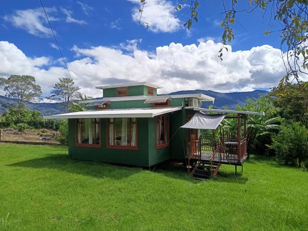 Casa Hermosa FAM Little House, Rezerwuj  Hotele w San Jose z parkingiem, Parking