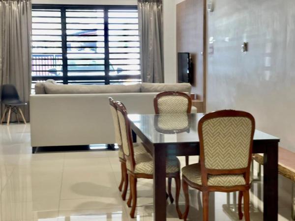 Cozy Double-storey House 4R4BR, Rezerwuj  Kuantan Pahang