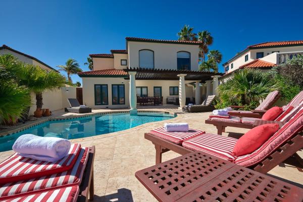 Luxury 4BD Villa Tierra del Sol Private Pool, Rezerwuj  Hotele w Noord z Basenem, Basen
