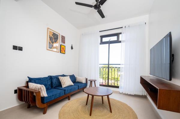 Valletta Homes- Modern 1BR, 5mins walk to Serena Beach, Rezerwuj  Hotele w Coast Region z Basenem, Basen