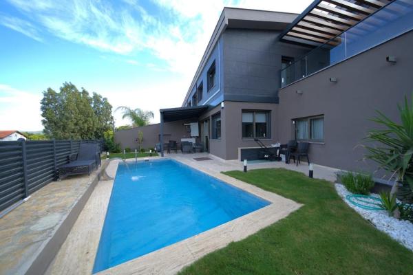 Luxury Villa in Urla Private Pool & Smart Home, Rezerwuj  Urla Izmir