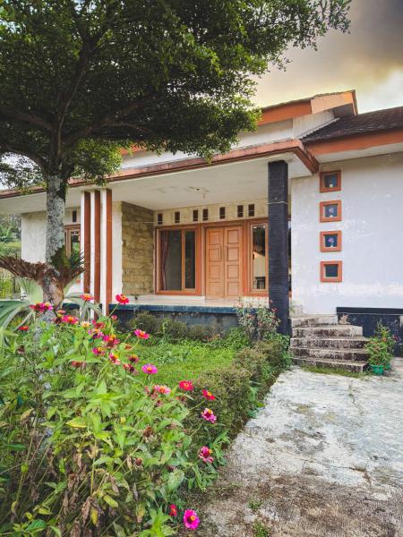 Villa Restu 5 Cozy 2BR Mountain View in Puncak, Rezerwuj  Paragajen West Java